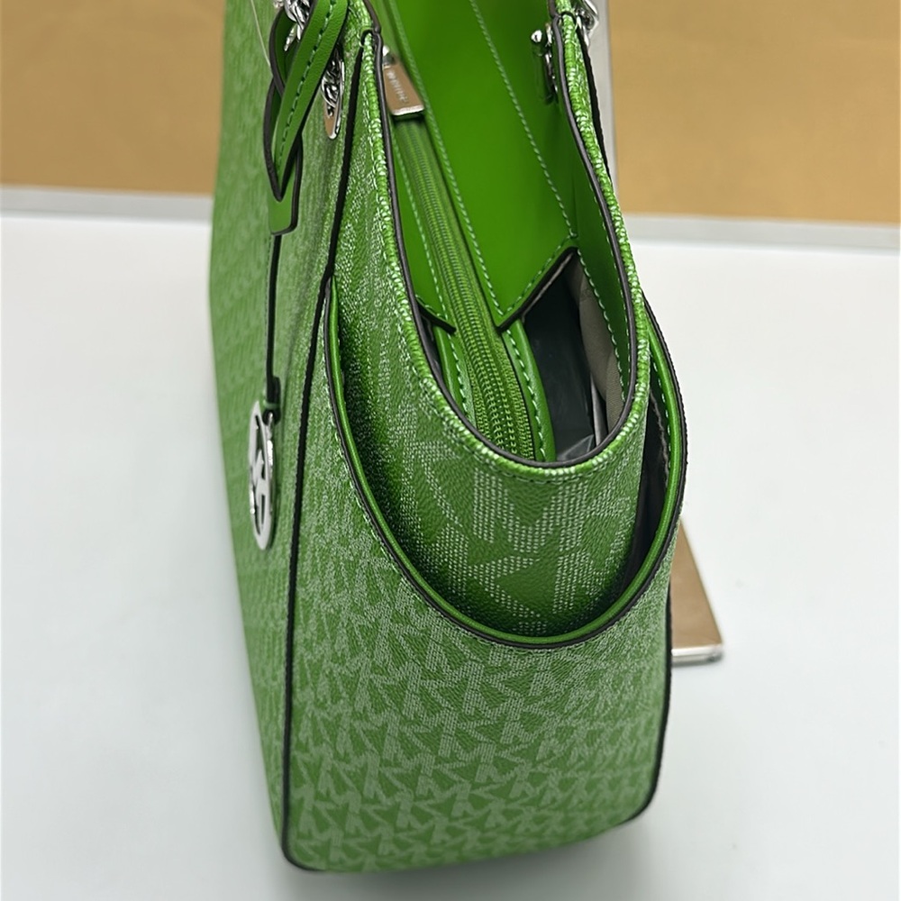 Michael Kors Jet Set Large Signature Logo Chain Shoulder Tote Bag
Jungle Green - Picture 9 of 16